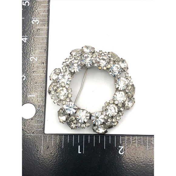 Vintage WEISS Brooch Silvertone Rhodium Rhinestones Wreath Brooch - Picture 11 of 11